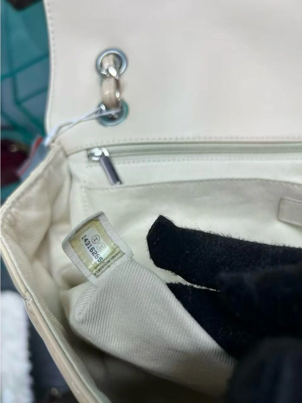 CHANEL Cream Quilted Patent Leather Shoulder Bag with Silver Chain